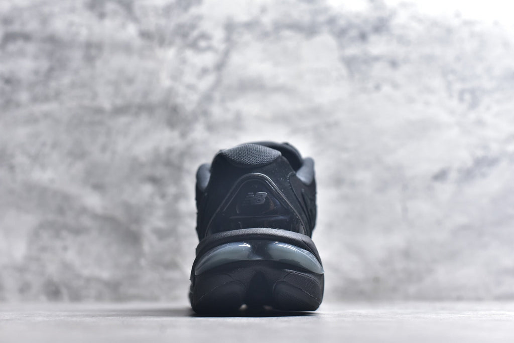 New Balance 983