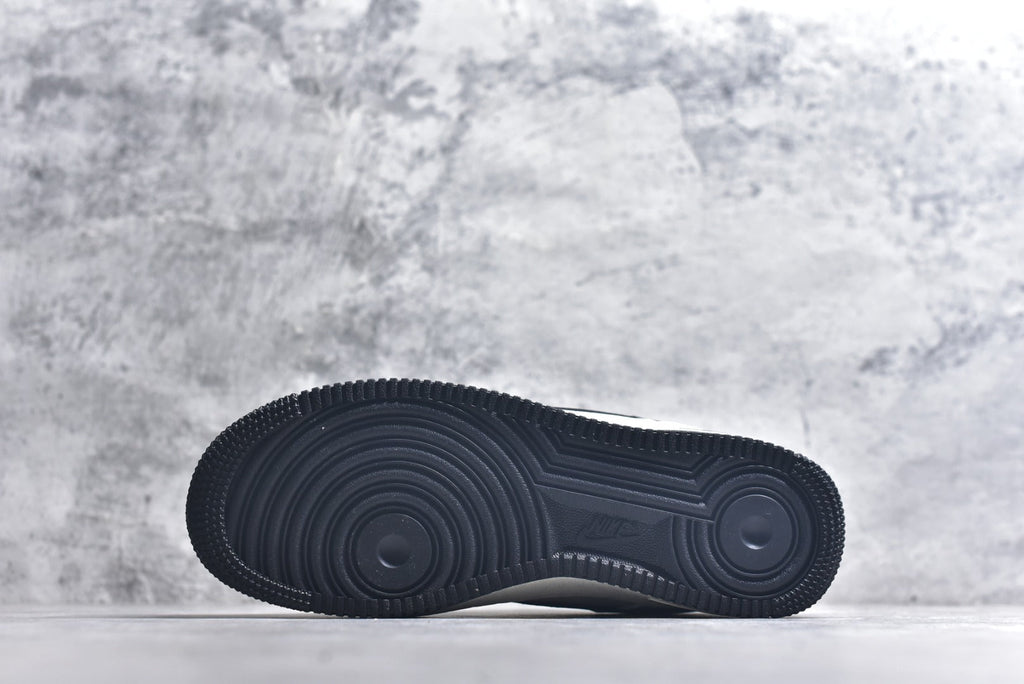 Nike Air Force 1 '07 LV8 — NH0601-546