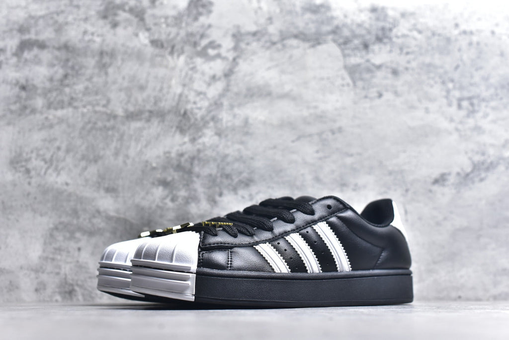 Adidas Superstar 2 ST Low-Top Sneaker — JR7444